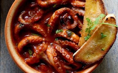 Polipetti Affogati alla Terracinese: Un Viaggio del Gusto nel Cuore della Tradizione Gastronomica Locale